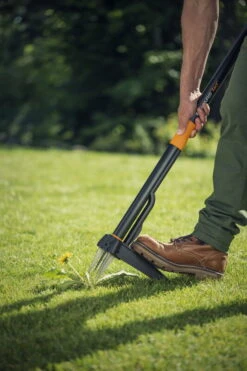 Fiskars Xact Weed Puller 11 Fiskars Xact Weed Puller -Garden Furniture Store Fiskars Garden Action Xact Weed puller 1020126 2