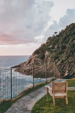 GUBI F-Chair Outdoor Lounge Chair, Natural - Teak -Garden Furniture Store GUBI Gubi Goes Al Fresco F Chair