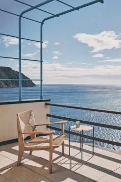 GUBI F-Chair Outdoor Lounge Chair, Natural - Teak -Garden Furniture Store GUBI Gubi Goes Al Fresco TS F Chair