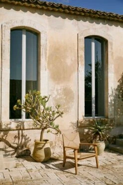 GUBI F-Chair Outdoor Lounge Chair, Natural - Teak -Garden Furniture Store GUBI SICILIA121410220436