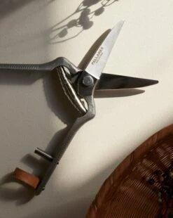 MENU Pallarès X Menu Plant Shears 10 MENU Pallarès X Menu Plant Shears -Garden Furniture Store MENU Pallares Plant Pruner 4