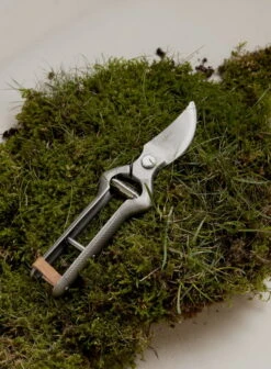 MENU Pallarès X Menu Plant Pruner -Garden Furniture Store MENU Pallares Plant Shears 3 2023