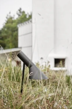 Louis Poulsen AJ Garden Bollard Lamp, Short, 3000K, Spike Without Adaptor -Garden Furniture Store SS23 AJ Garden Small from top 10020role 3