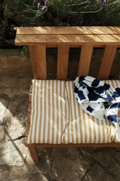 Skagerak Barriere Outdoor Cushion, 125 X 43 Cm, Golden Yellow Stripe -Garden Furniture Store Skagerak 1960967 1350600 Barriere Cushion Plank Bench 02 M