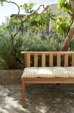Skagerak Barriere Outdoor Cushion, 125 X 43 Cm, Golden Yellow Stripe -Garden Furniture Store Skagerak 1960967 1350600 Barriere Cushion Plank Bench 03 M