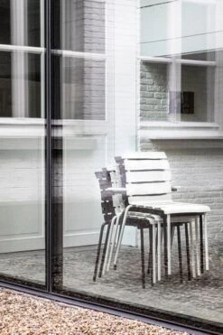 Valerie_objects Aligned Chair, Off-white -Garden Furniture Store VO21 MAARTENBAAS ALIGNED SISKAVANDECASTEELE 2