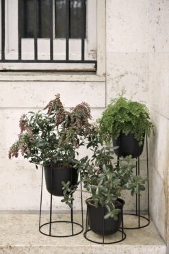 MENU Wire Pot, Black -Garden Furniture Store Wire Pot Location 01 Download 300dpi JPG 28RGB29 228846