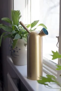 Klong Svante Watering Can, Brass -Garden Furniture Store svante mssing milj sa glifberg